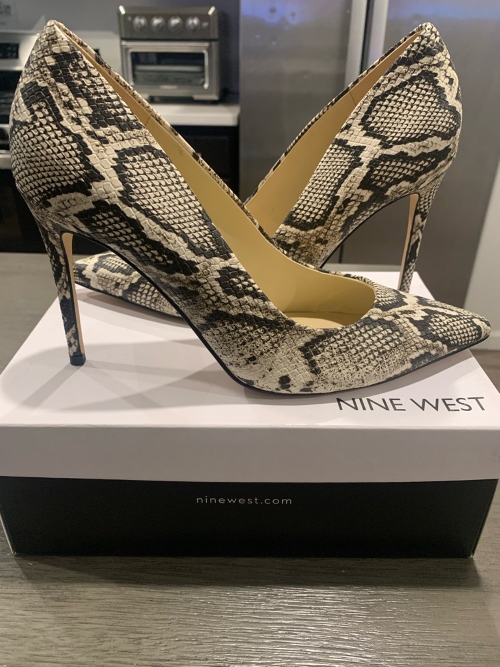 Nine West Black & White Snake-Print Pointed Toe Pumps - Picture 5 of 9